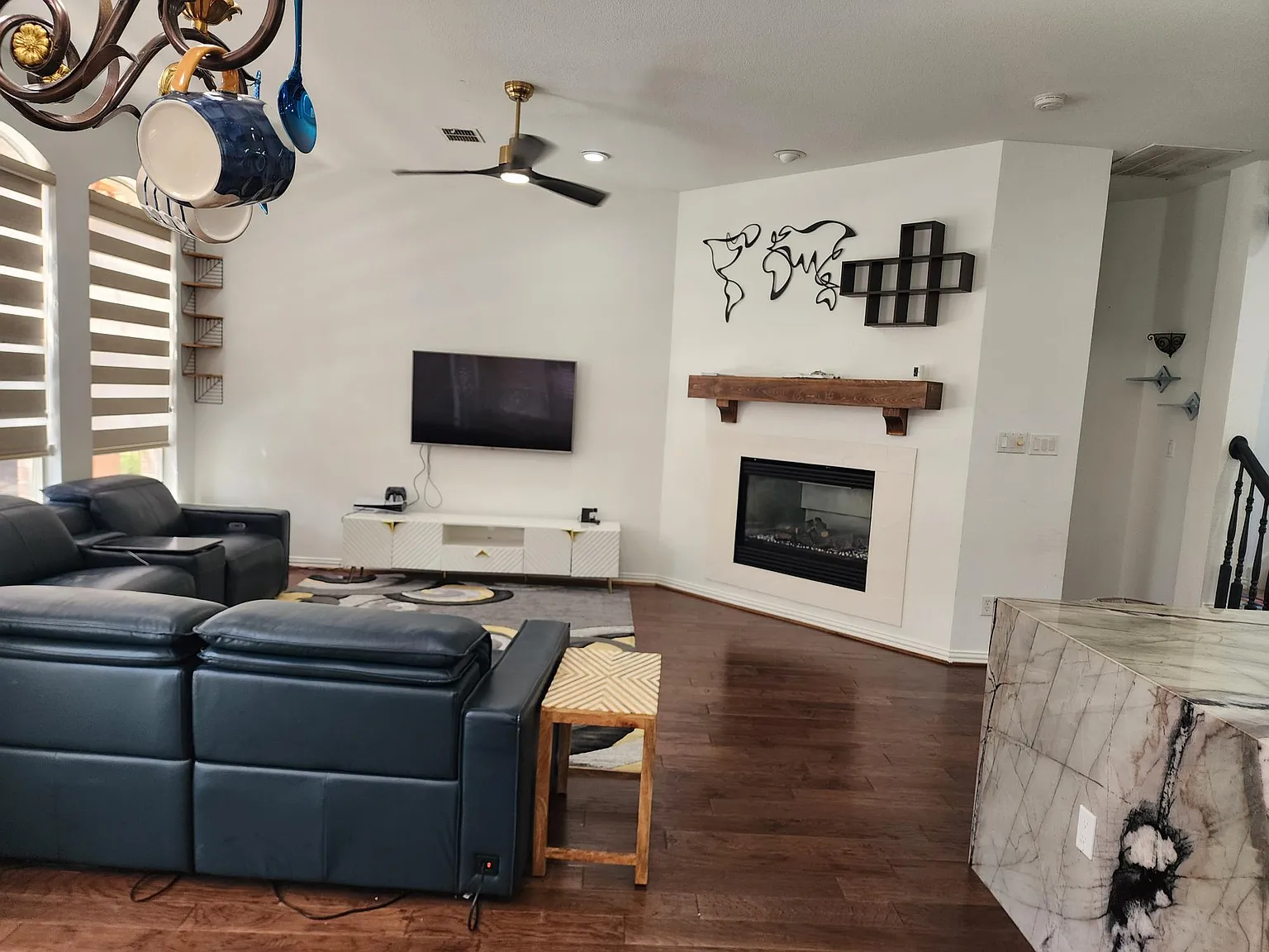 3 bed, 3.5 bath, 2829 sqft, $3,500 — Photo 2