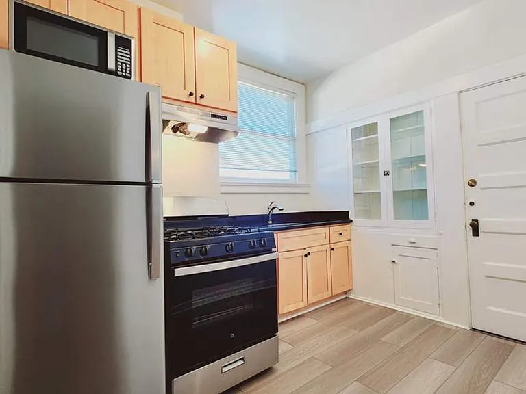 685 Haight St — Photo 5