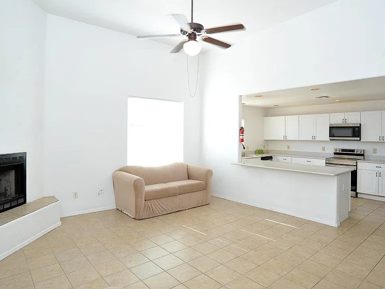 918 E Elm St #B — Photo 8
