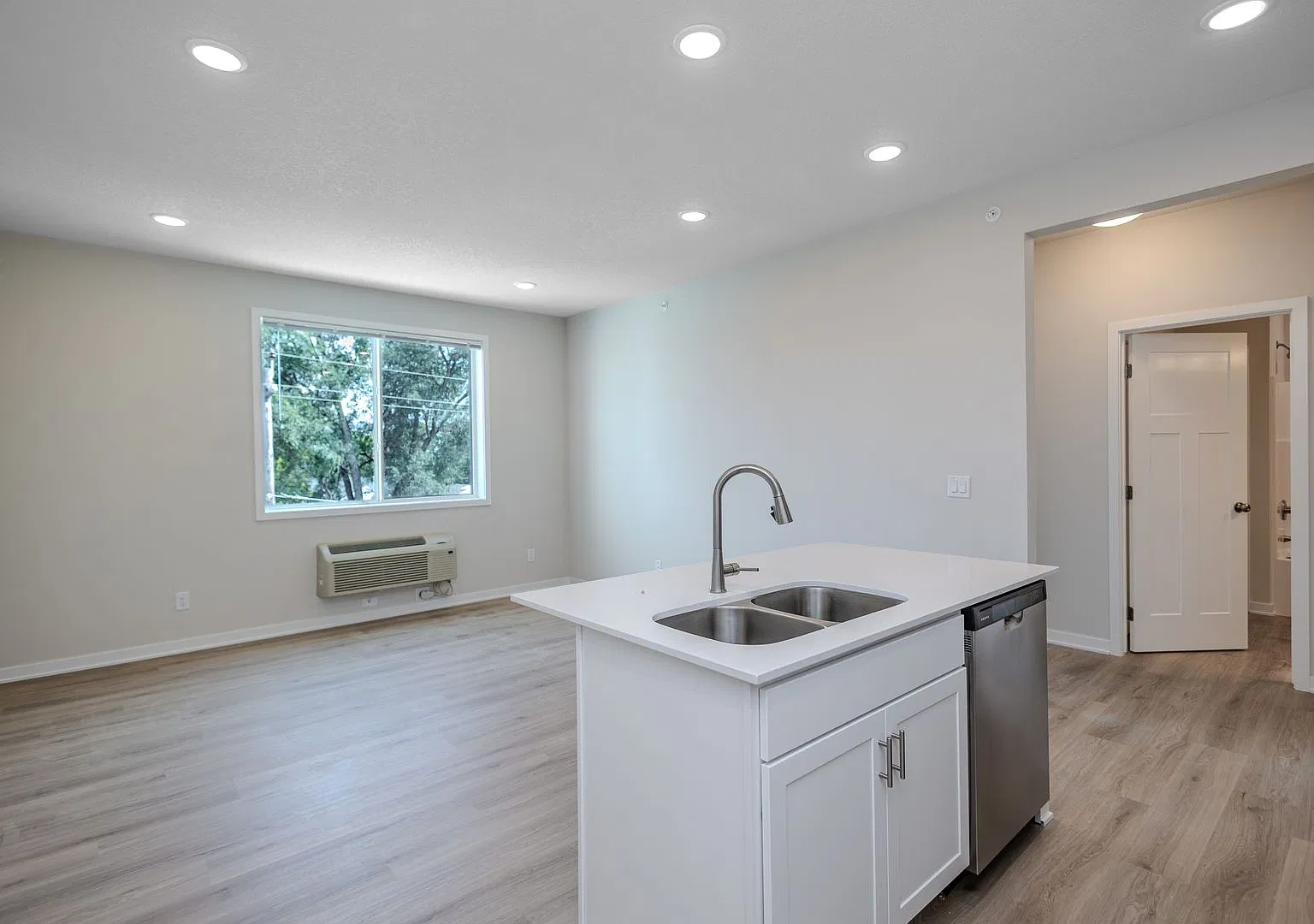 304 SE 3rd Street — Photo 2