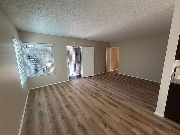 3rd image of 727 E 7th St #103