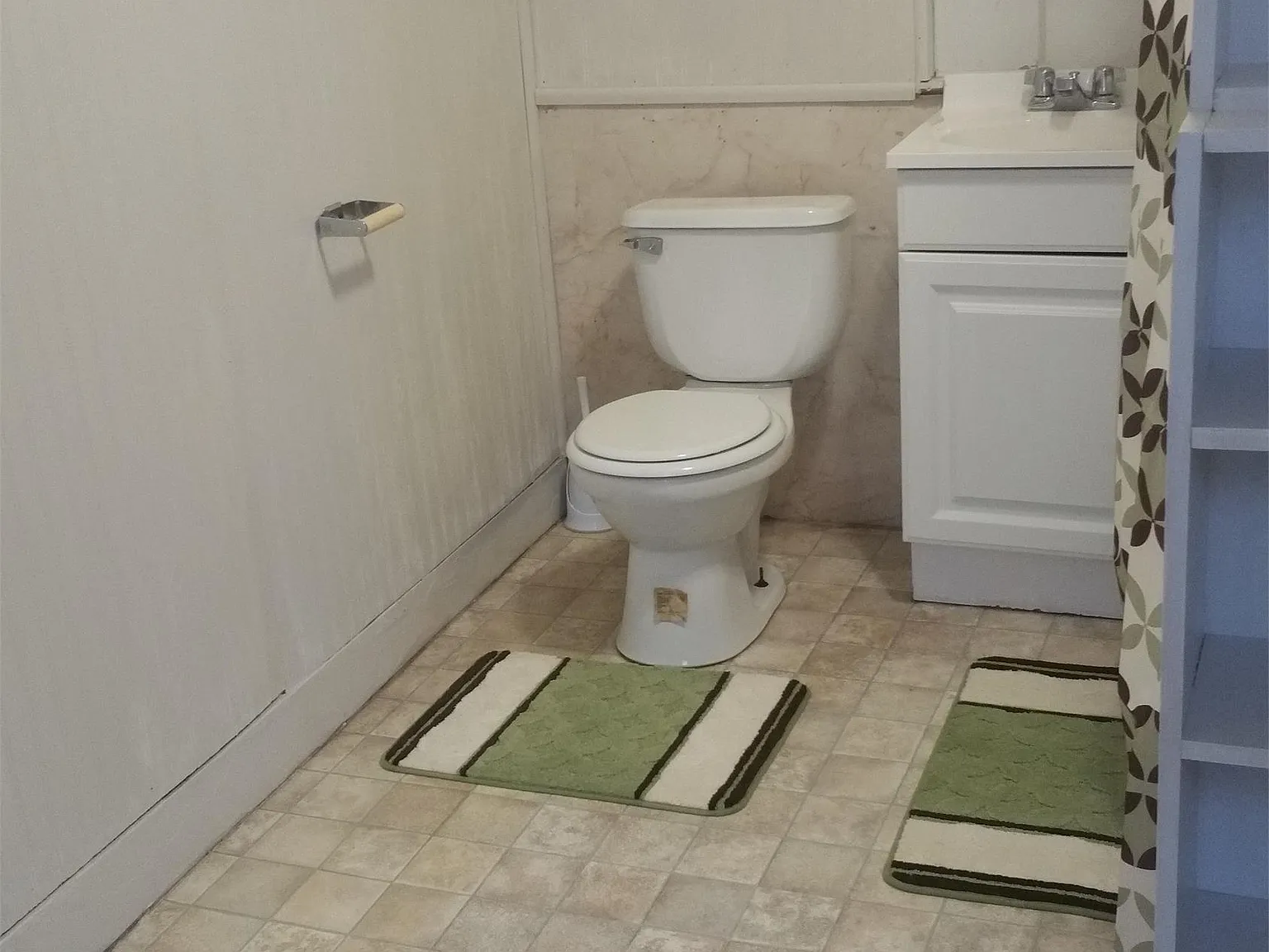 824 Davis - 2 — Photo 2