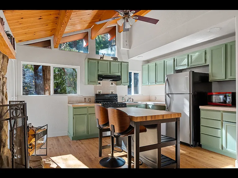 459 Clubhouse Dr — Photo 7