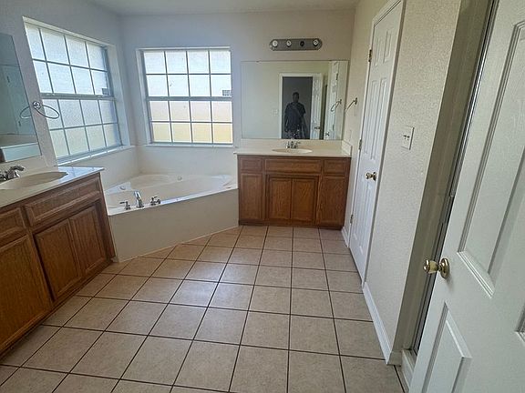5th image of 4208 Tropicana Dr