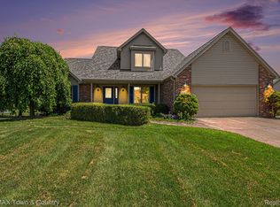 2330 Pebble Creek Dr, Flushing, MI