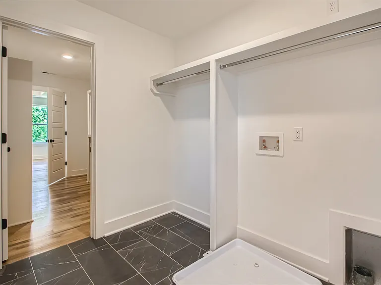 428B W Bend St — Photo 24