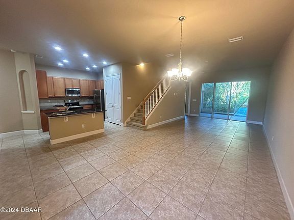 2nd image of 814 Aldenham Ln