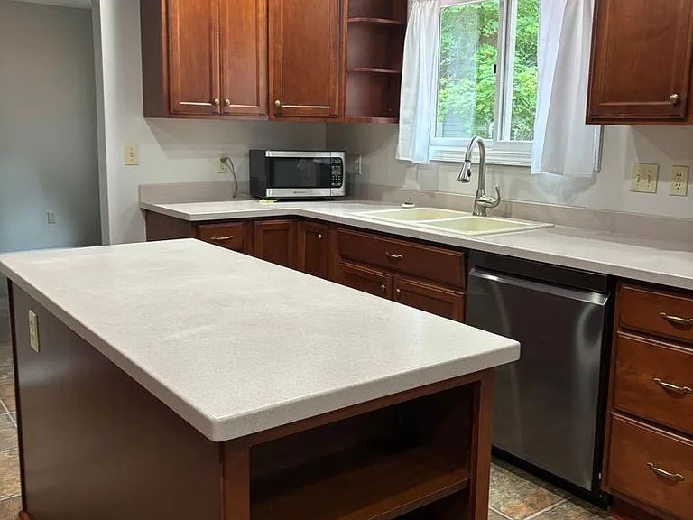 414 E Main St — Photo 9
