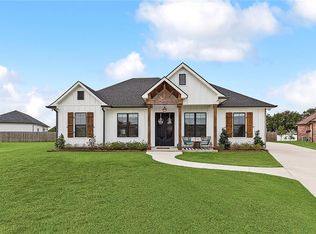 107 Orchid Ct, Belle Chasse, LA 70037