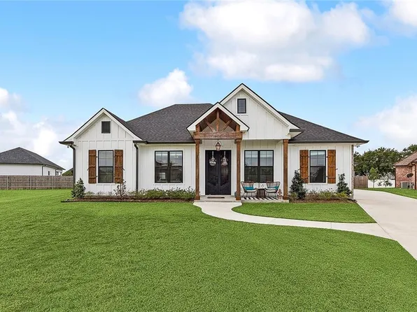 107 Orchid Ct, Belle Chasse, LA 70037