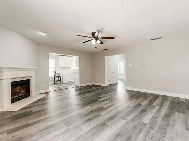 10717 Pineview Ln — Photo 8