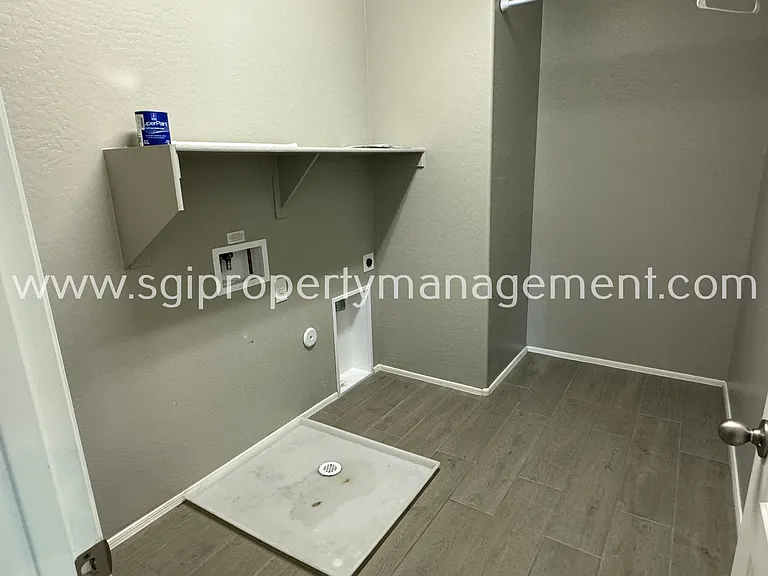 21080 W Almeria Rd — Photo 17