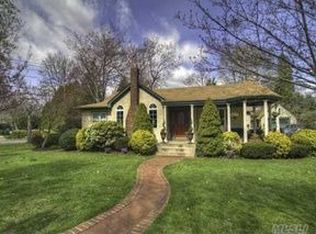 110 Hayes Pl, Centerport, NY 11721