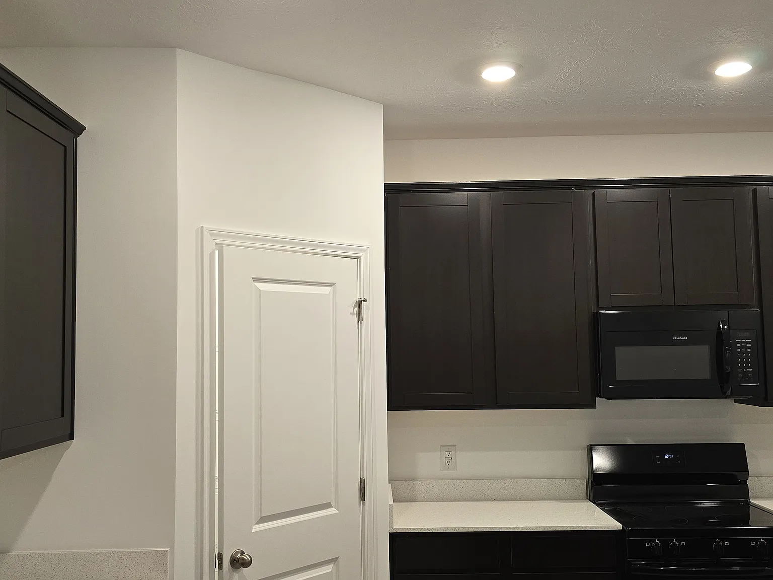 4 bed, 2527 sqft, $2,700 — Photo 4