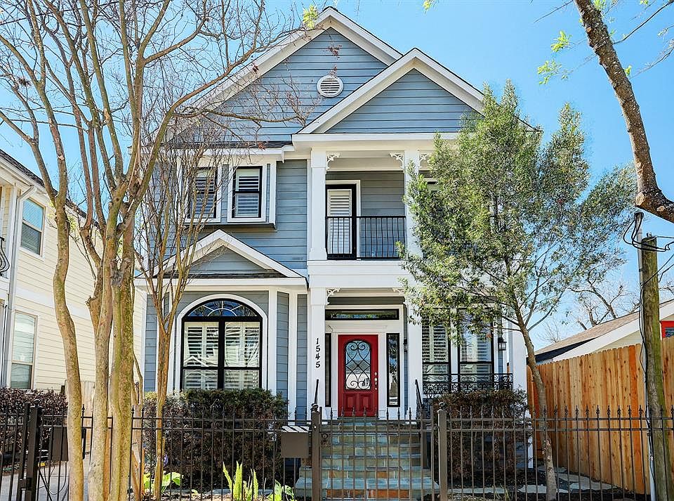 Stunning Heights home located near the hike/bike trail and many neighborhood shops and restaurants!