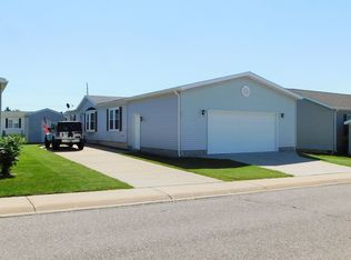2607 Quartz Ln, Milford, MI 48380