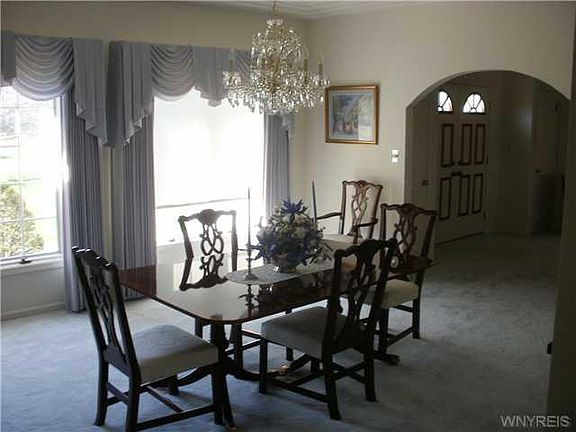 4th image of 20 Fox Chapel Dr