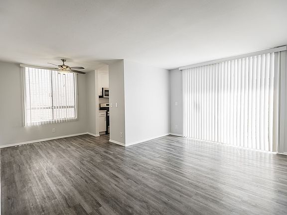 4th image of 350 S Manhattan Pl #100