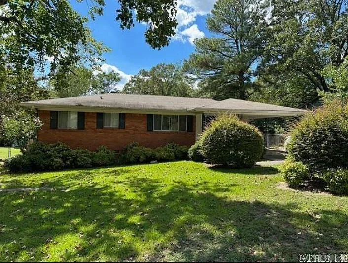 3 bed, 2.0 bath, 1408 sqft, $1,400 — Photo 1