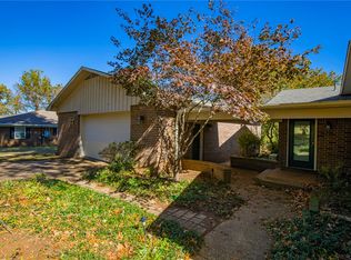 1630 N Starr Dr, Fayetteville, AR 72701