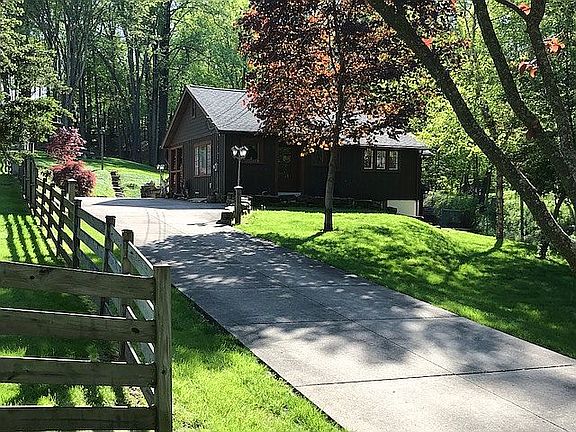 3rd image of 6889 Milhaven Ave NW