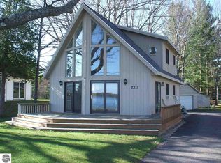 2211 Sunnyside Dr, Cadillac, MI 49601