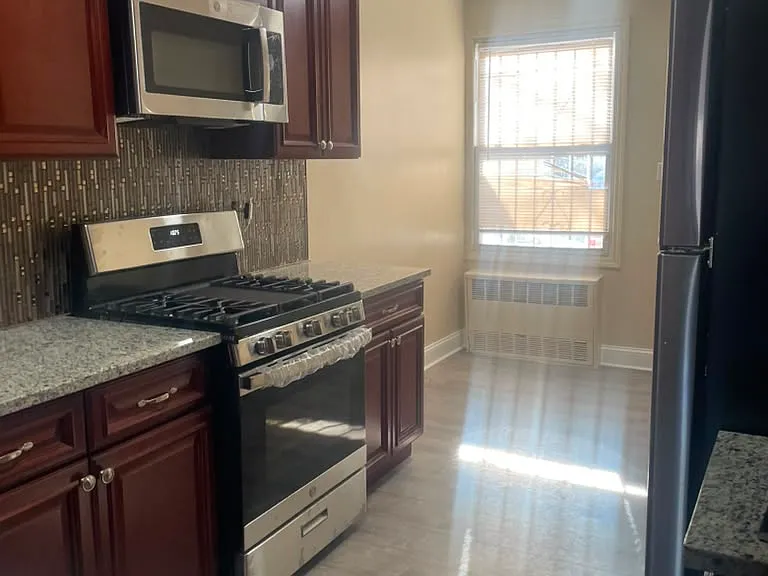 1335 E 100th St #2A — Photo 2