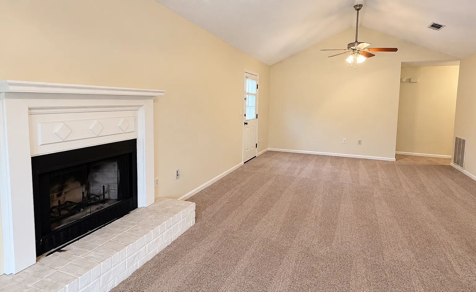 3 bed, 1235 sqft, $1,785 — Photo 3