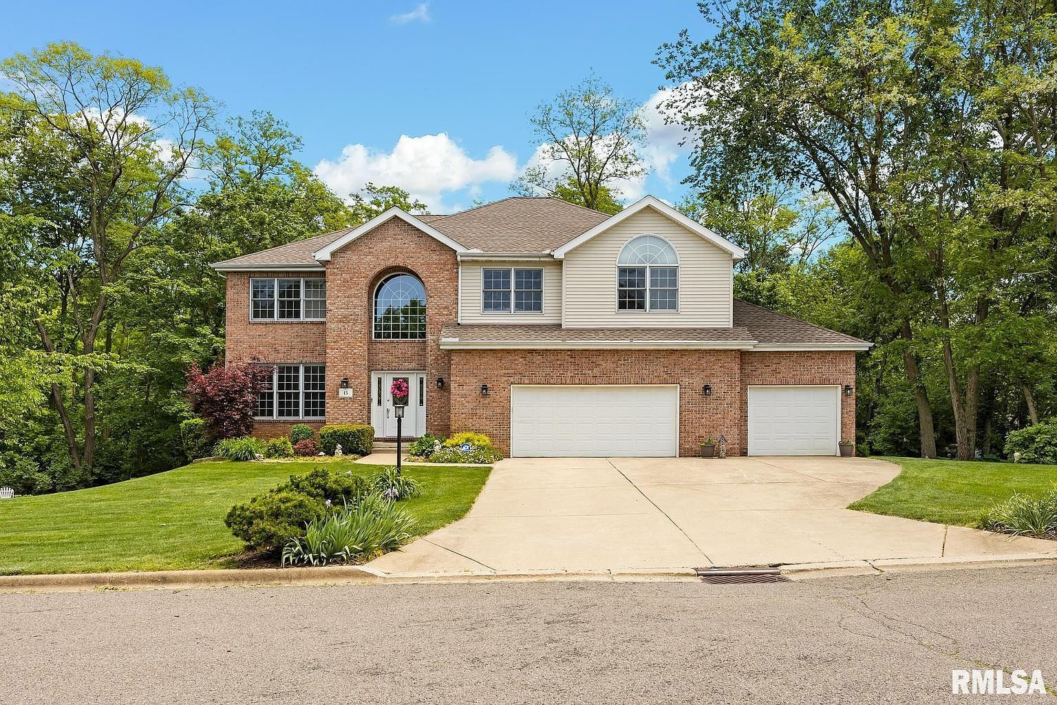 15 Lahood Ln, Washington, IL 61571 | Zillow