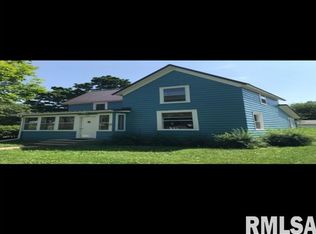 211 S High St, Sibley, IL 61773