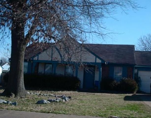 1st image of 3845 Ivanhoe Dr