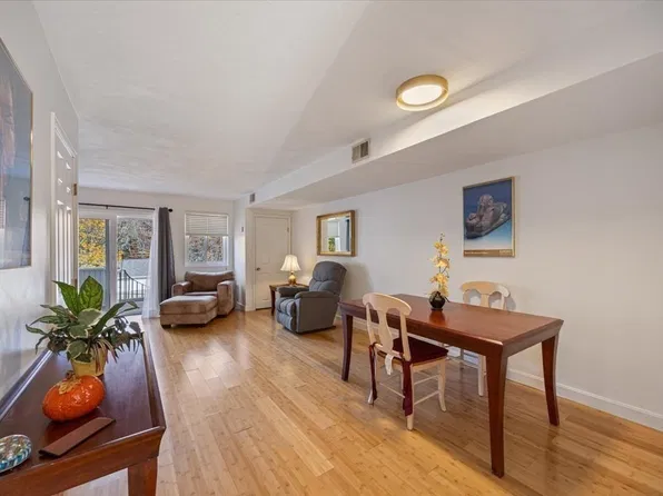 100 Merrimack Ave APT 31, Dracut, MA 01826