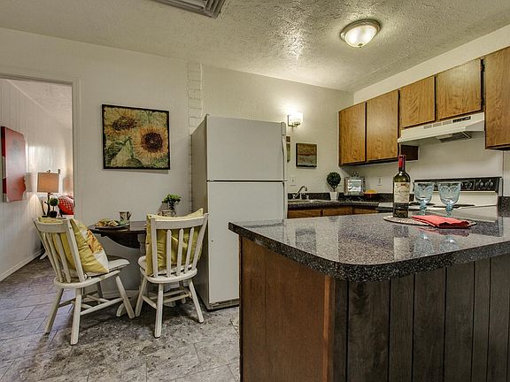 4th image of 3412 Wellesley Dr NE #3