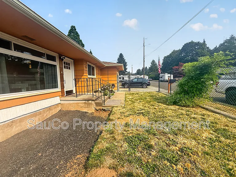 135 Lee St — Photo 3