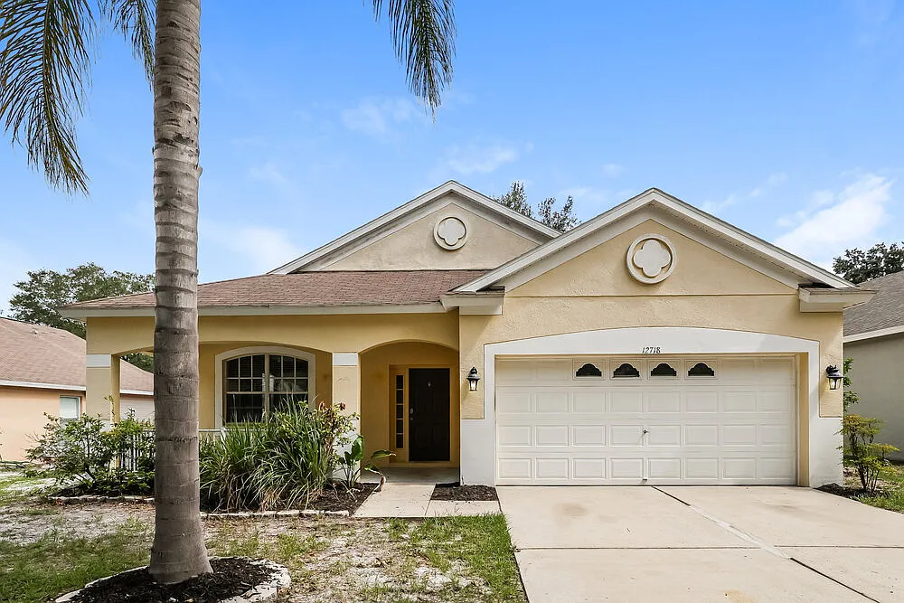 4 bed, 2.0 bath, 1686 sqft, $2,370 — Photo 1