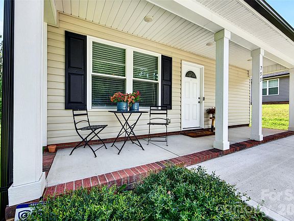 4th image of 755 Bradley St NE