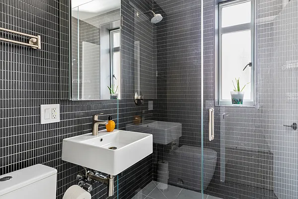 Sold by THE AGENCY - NORTHSHORE NY | media 6