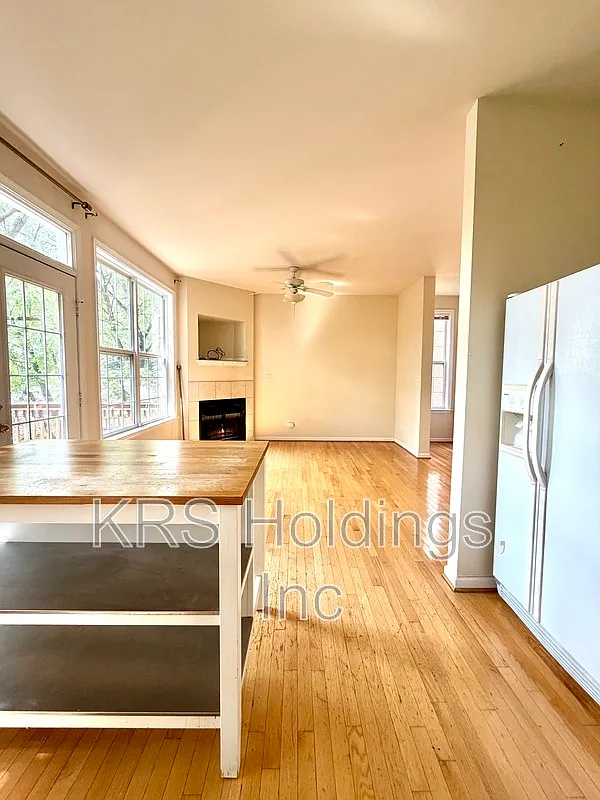 4 bed, 3.5 bath, 2590 sqft, $2,795 — Photo 4