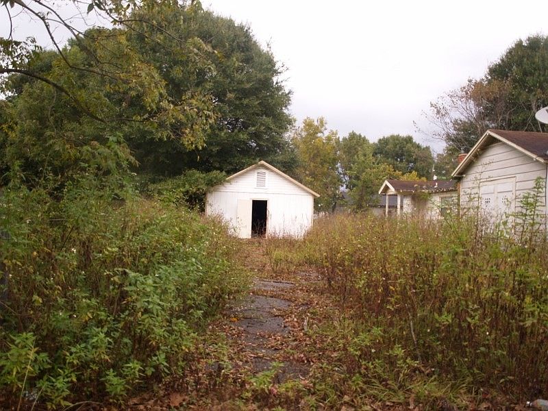 2nd image of 2557 Lowell Ave
