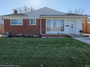21236 Masonic Blvd, Saint Clair Shores, MI