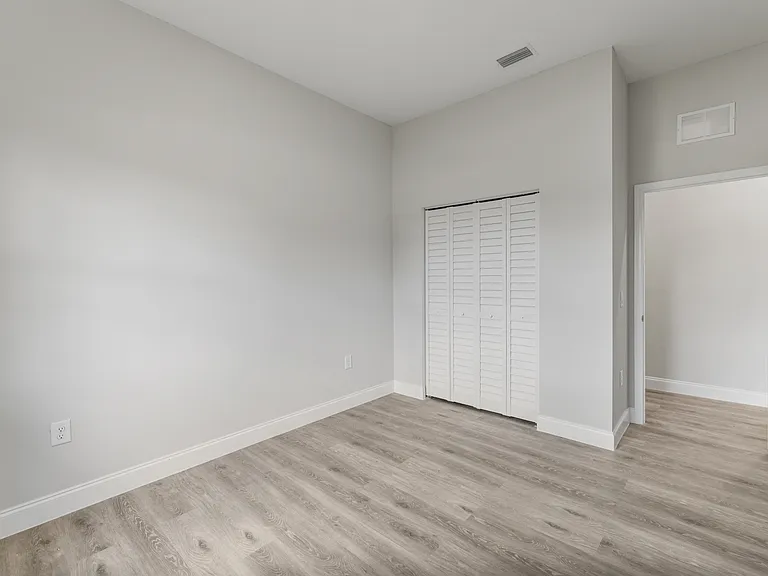 1051 Milwaukee Blvd — Photo 5