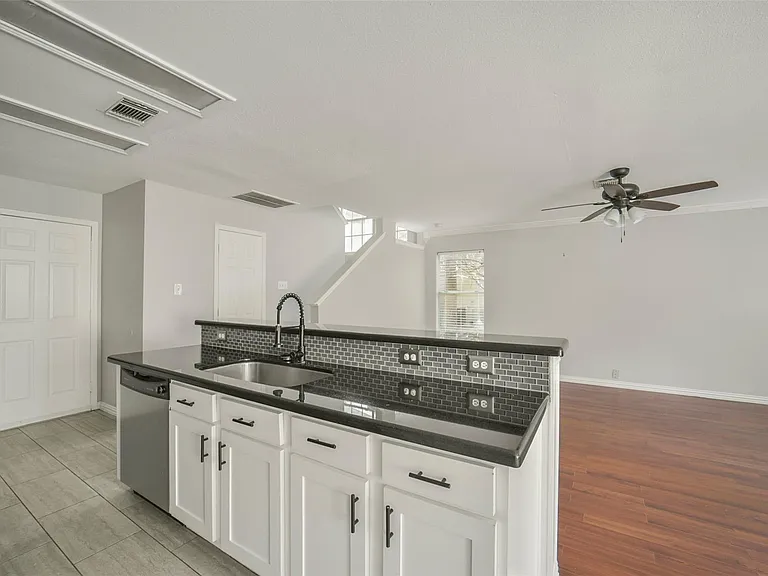 11 Verbena Bend Pl — Photo 8