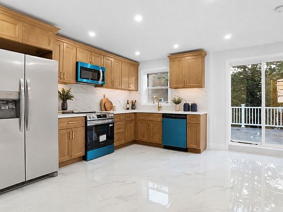 3rd image of 263 Quincy Avenue