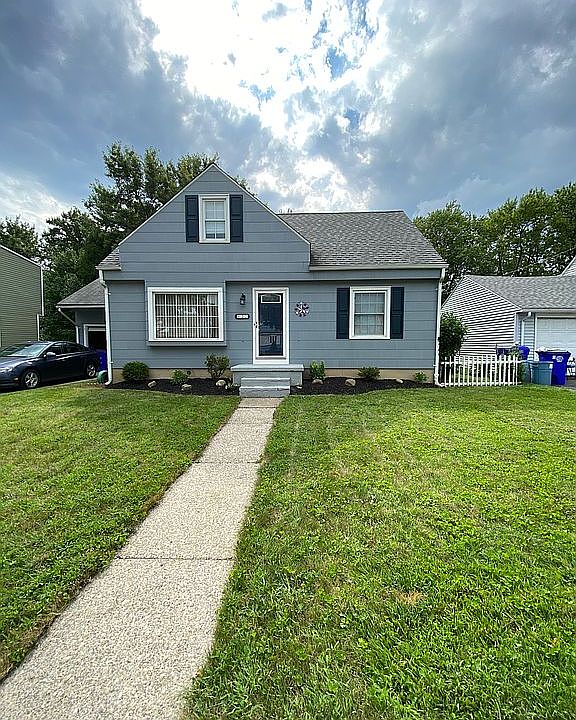 1st image of 22 Briarhill Dr