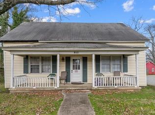910 Merritt Dr, Greensboro, NC 27407
