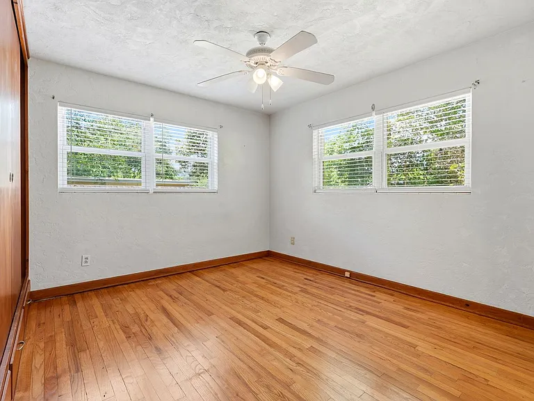 1038 NE 21st Ave — Photo 17