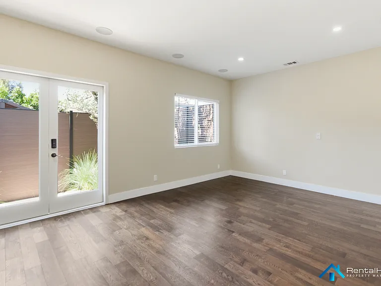 5744 1/2 Allott Ave — Photo 5