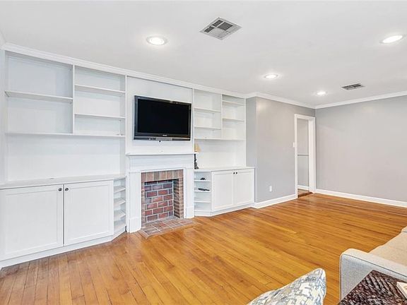 5th image of 615 Jefferson Park Ave