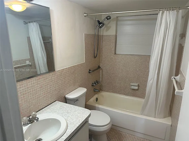 12590 NE 16th Ave — Photo 4