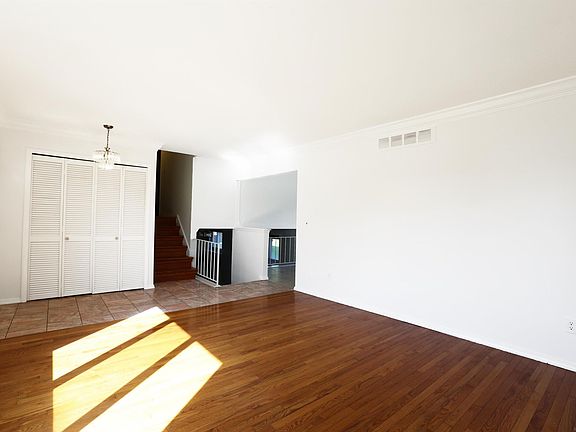 5th image of 5181 Fredrick Dr